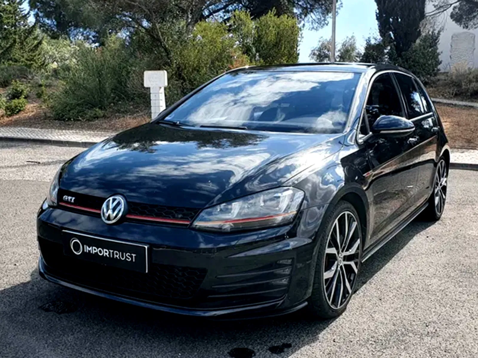 Volkswagen Golf GTI thumbnail