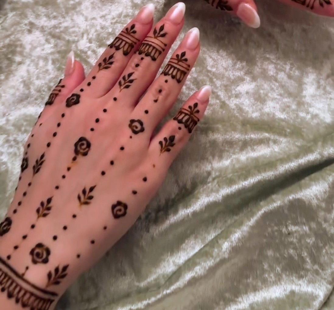 Mehndi by Manal  thumbnail