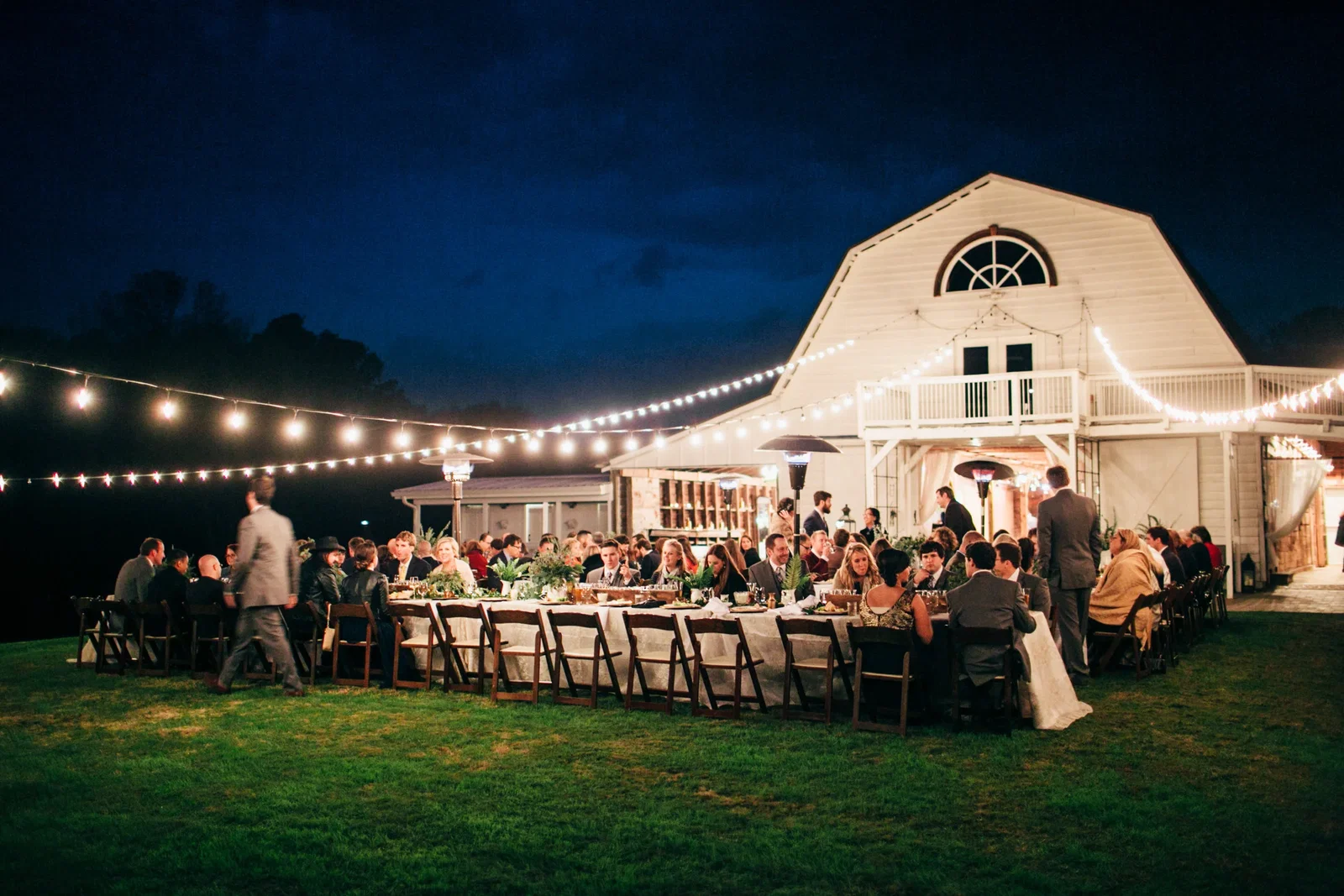 Barn Wedding Venues logo