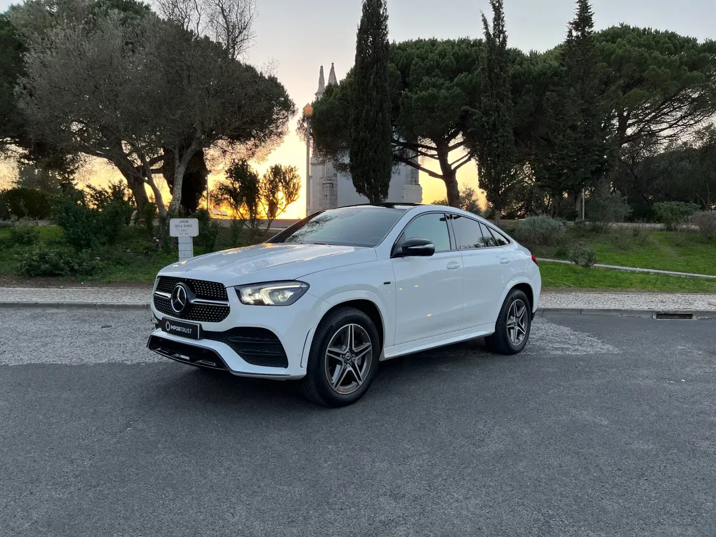 Mercedes-Benz GLE thumbnail