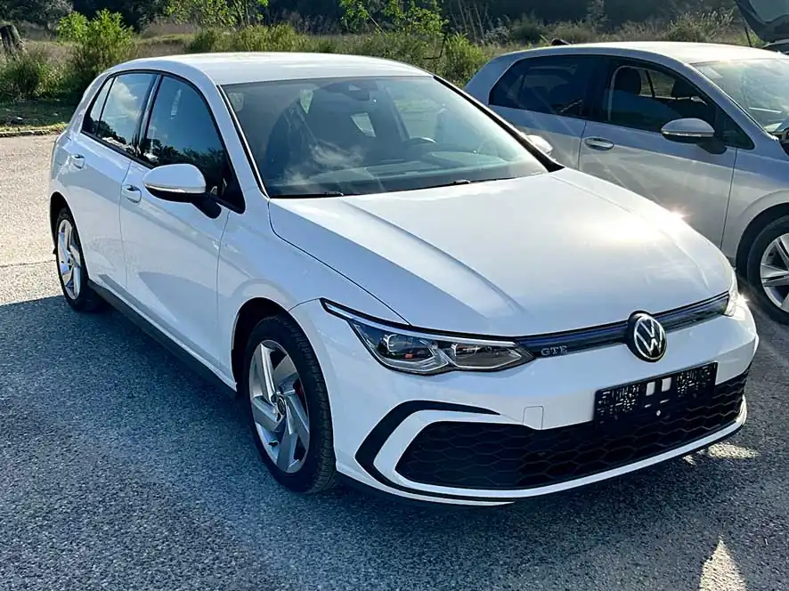 Volkswagen Golf GTE thumbnail
