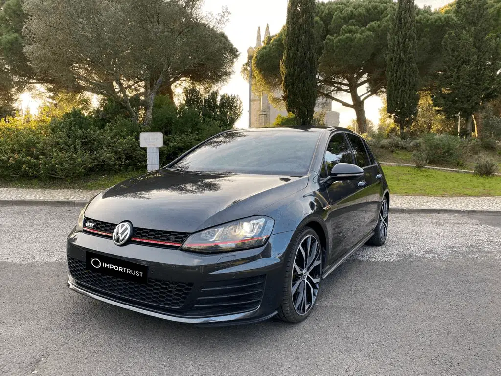 Volkswagen Golf GTI thumbnail