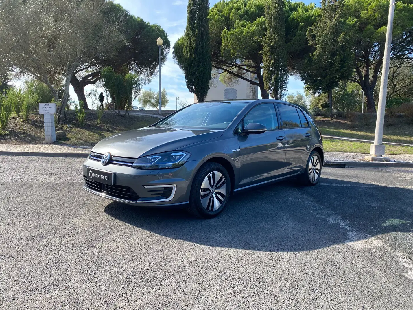 Volkswagen e-Golf thumbnail