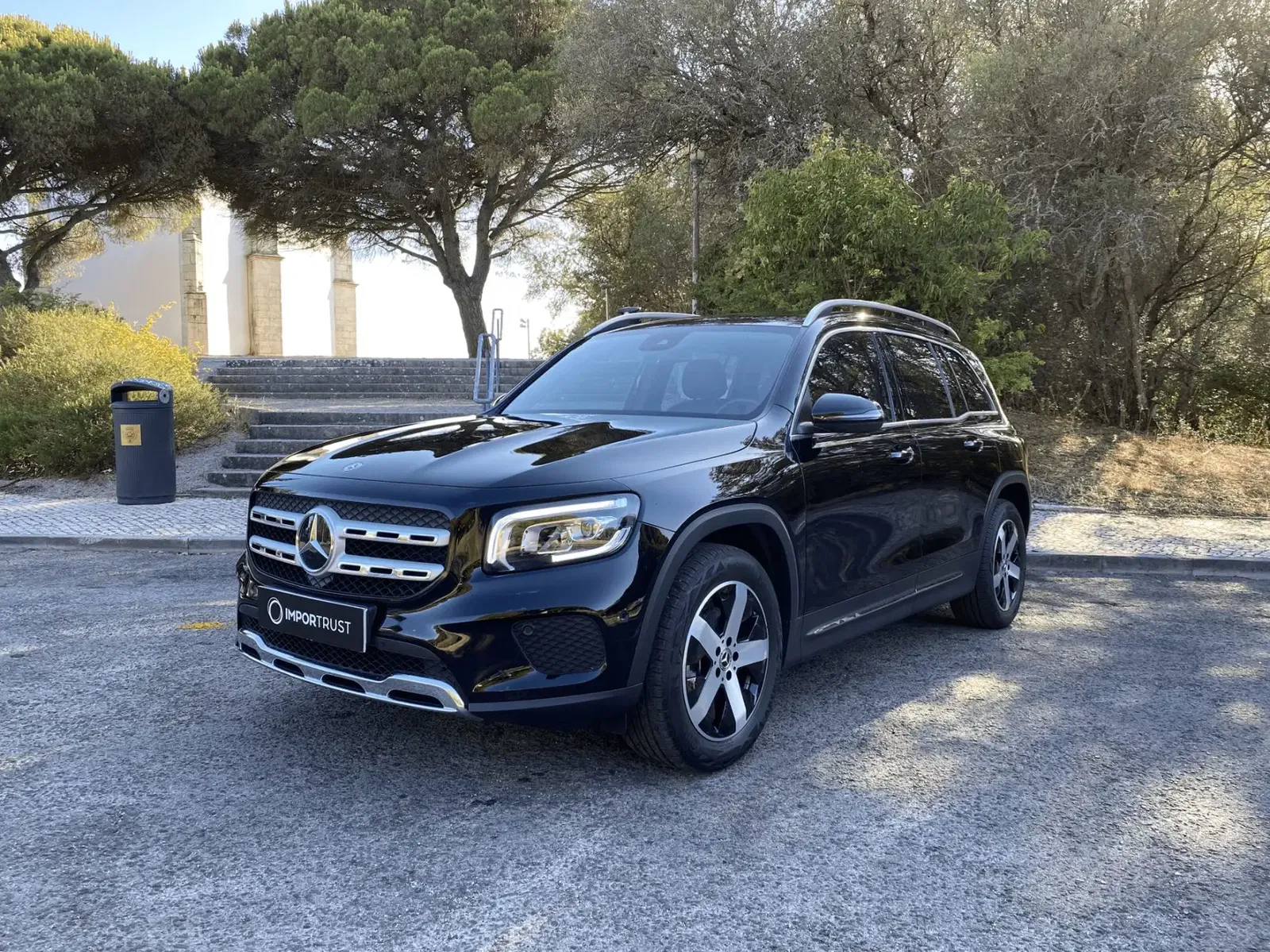 Mercedes-Benz GLB thumbnail