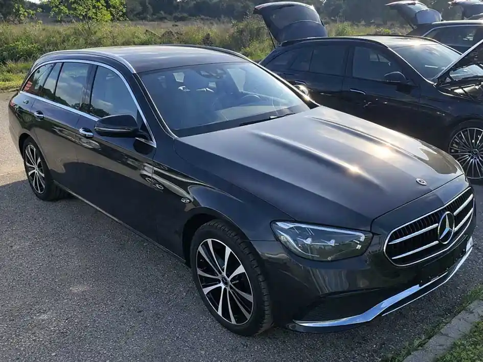 Mercedes-Benz E 300e thumbnail