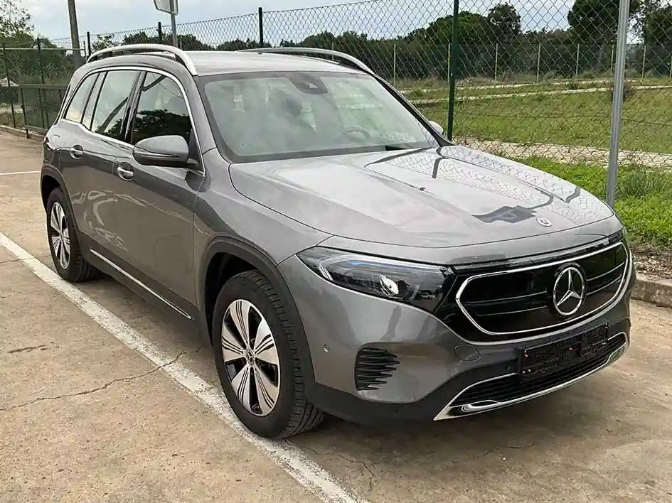 Mercedes-Benz EQB 250 thumbnail