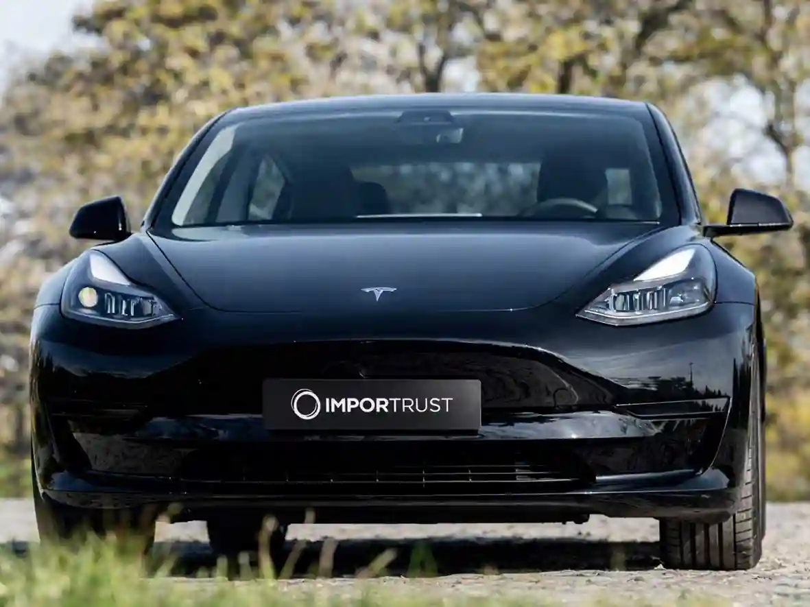 Tesla Model 3 thumbnail