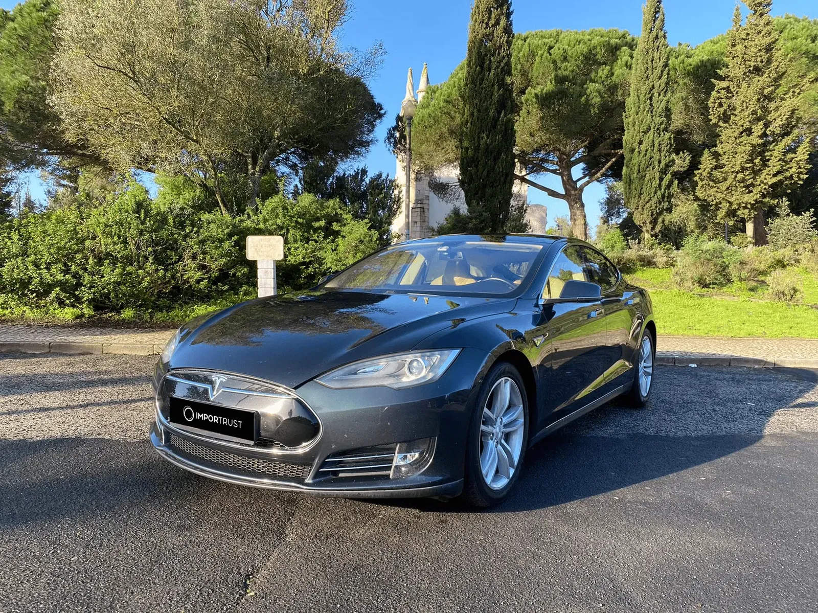 Tesla Model S thumbnail