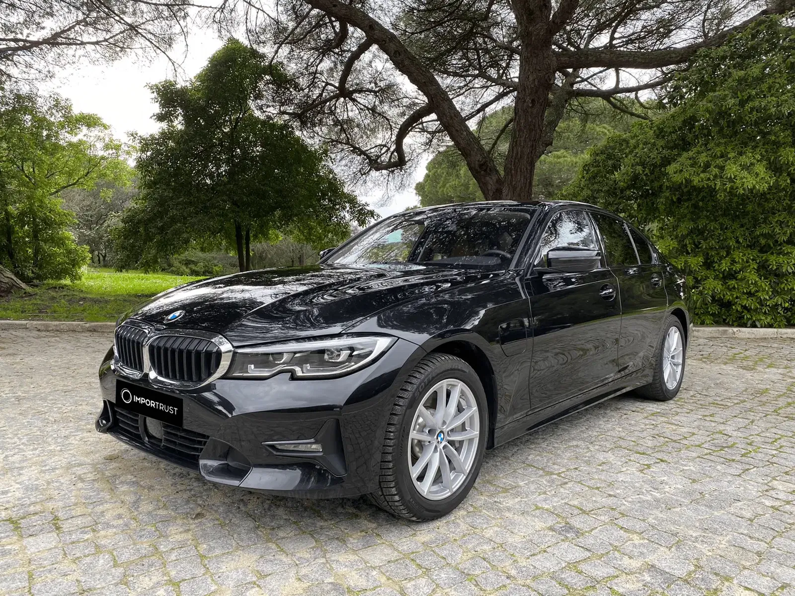 BMW 330e thumbnail